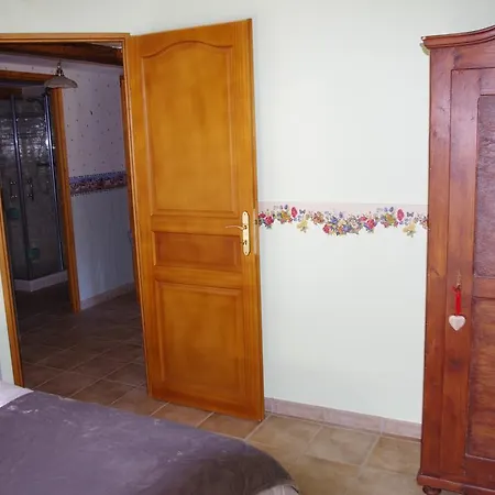 Du Gros Pommier بيت للعطل *